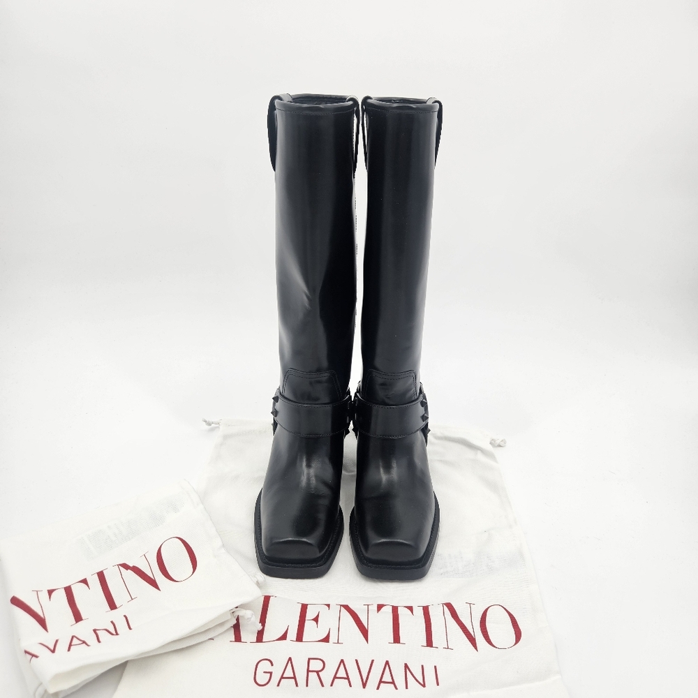 Valentino Rockstud Iconic black leather moto boot — a stunning luxury statement! - Picture 8 of 12
